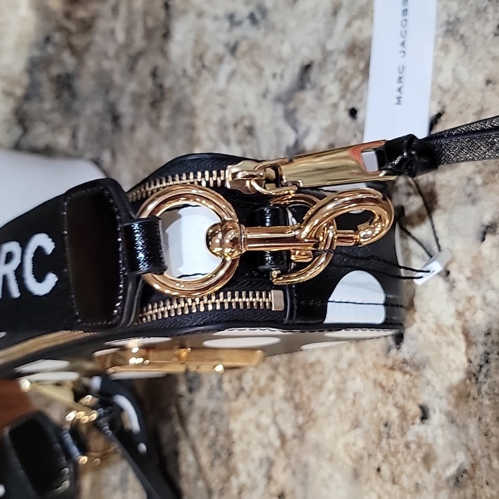 Marc Jacobs Black and White Dot Small Snapshot Camera Bag - Picture 4 of 8